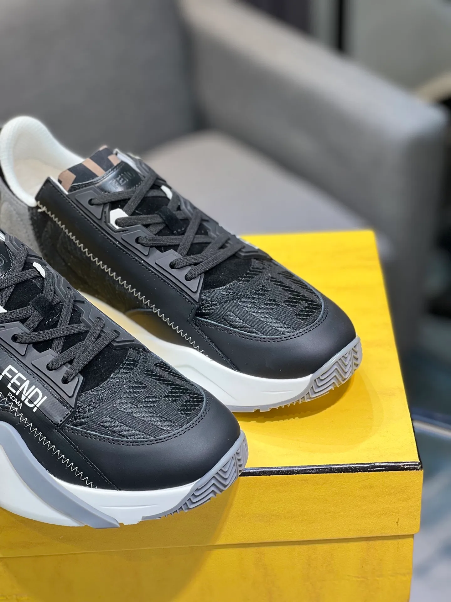 Men's shoes 💰540 FENDI men's fashionable casual shoes 👟Hot sale🔥 Official website 1:1 replica ⬆️Original quality - original leather - original breathable mesh lining original outsole 1:1 replica, code number 38-44 (45-46 customized)